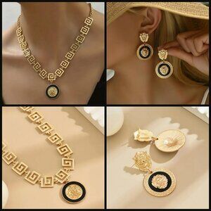 NWOT Jewelry set Pendant Necklace & earrings Gold Tones Metal Detail Lion Head